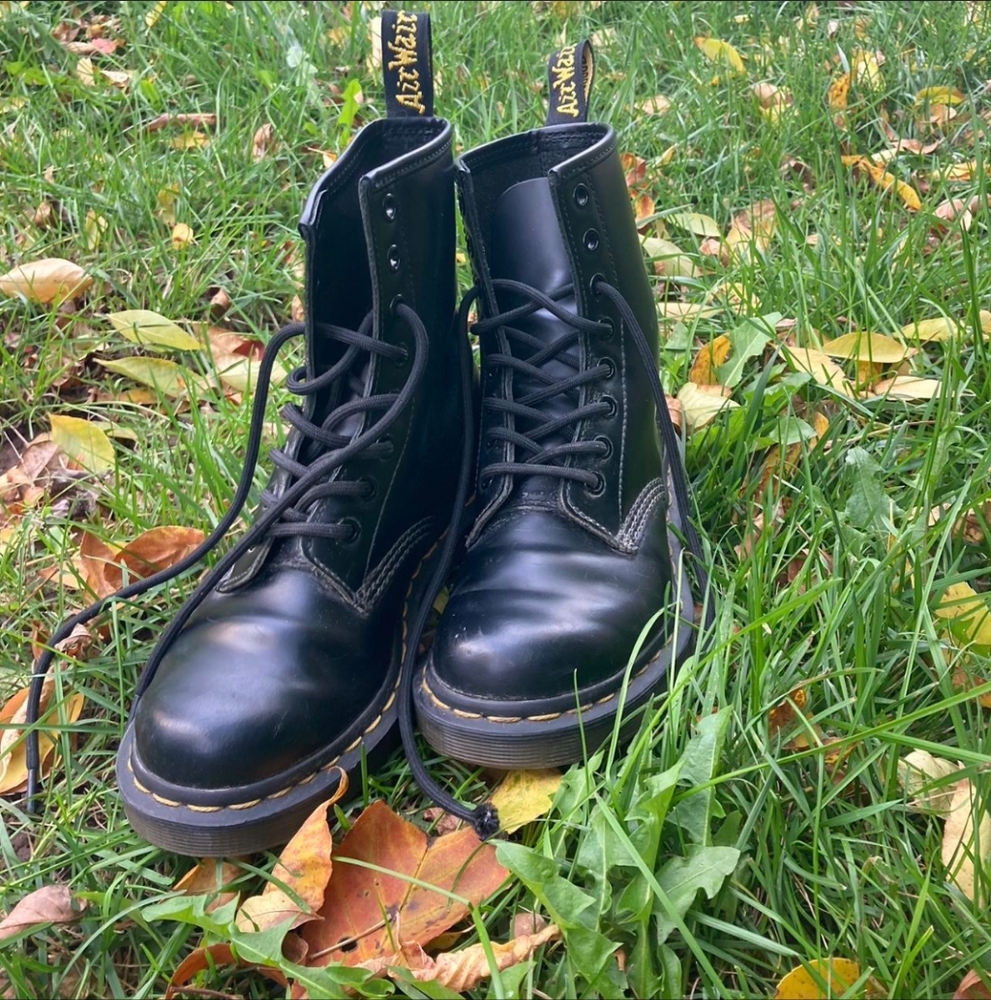 dr. martens 1460 smooth leather boots